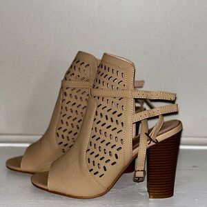 Shoe Dazzle Tan Cutout Heeled Boots